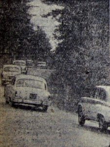 13. Automobilių su standartiniais kėbulais kova trasoje prasidėjo. „Vakarinės naujienos“ 1963 05 06 Nr. 105.